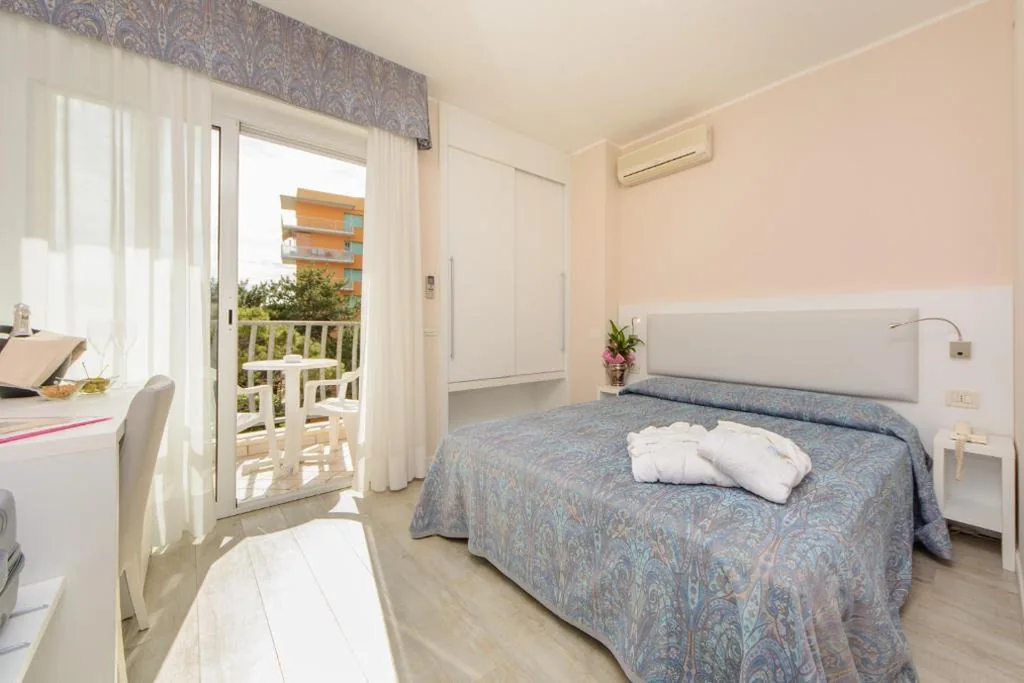 Economy Twin Room — Hotel Croce Di Malta