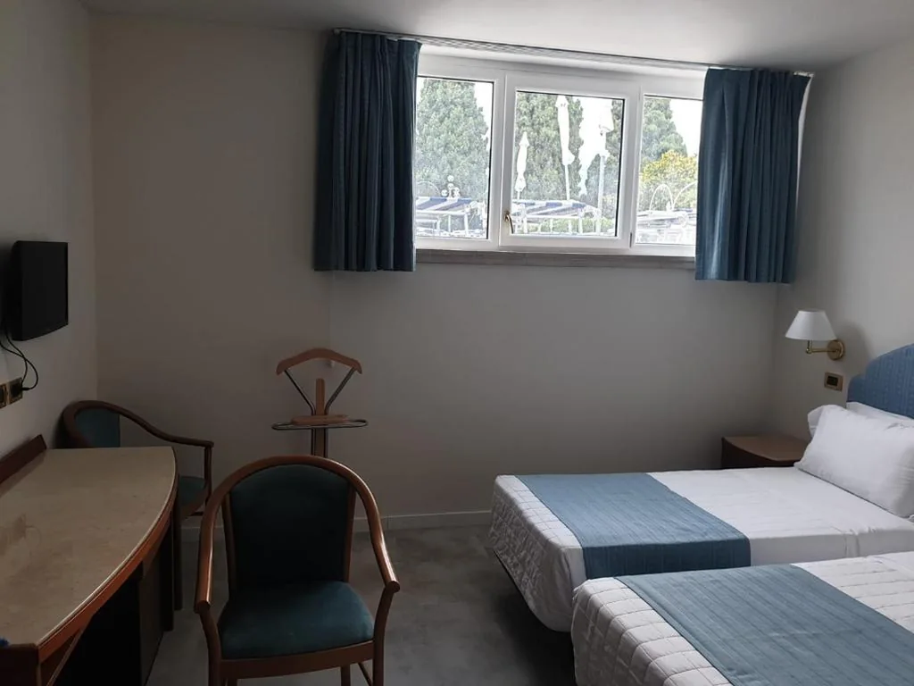 Camera Economy Doppia con Letti Singoli — Hotel Excelsior Bay