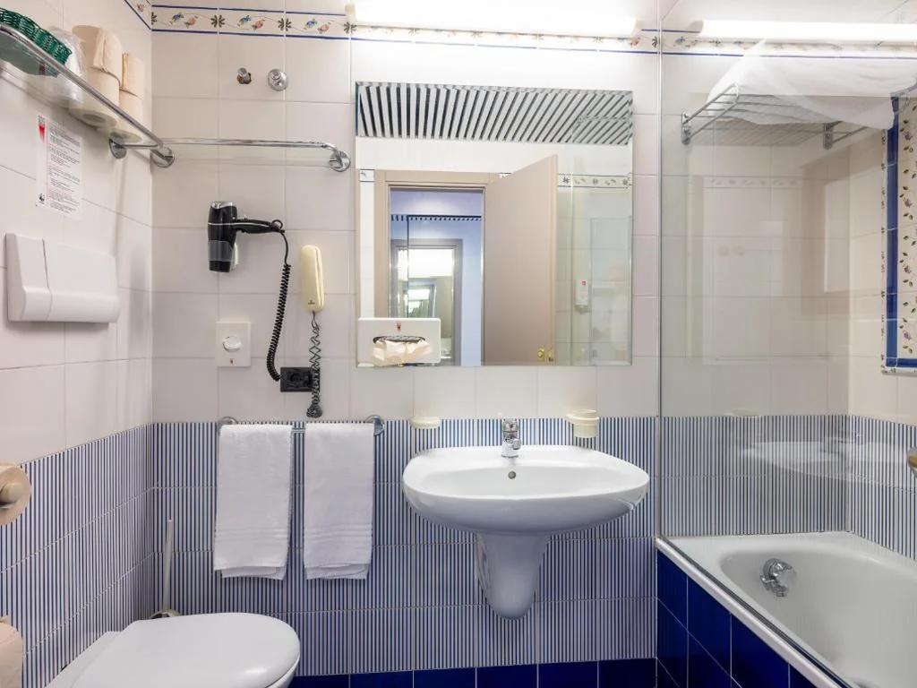 Camera Economy Doppia con Letti Singoli — Hotel San Pietro