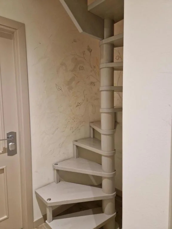 Economy Attic Room with Spiral Staircase Access — Guest House Ca’ dell’Angelo