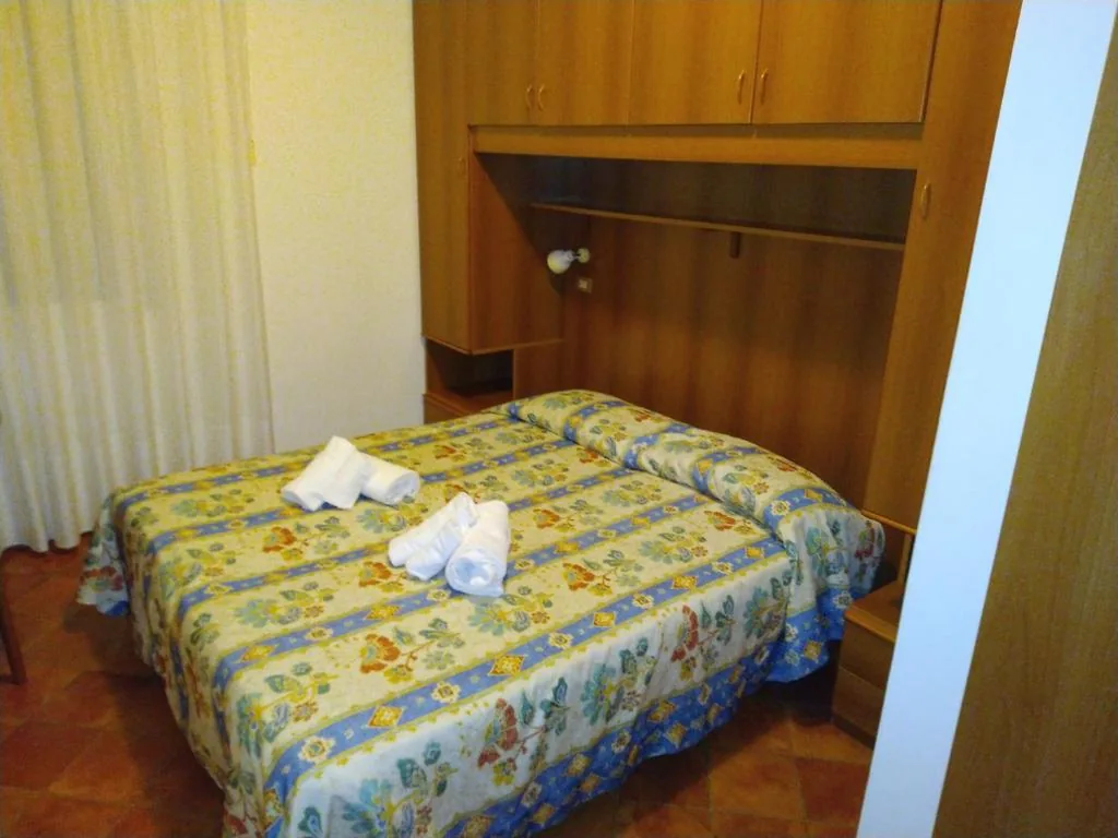 Camera Economy Matrimoniale/Doppia con Letti Singoli — Albergo Santa Margherita