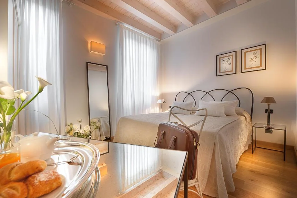 Economy Double or Twin Room — Gallery Room