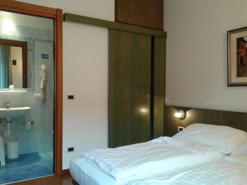 Camera Economy Matrimoniale/Doppia con Letti Singoli con Balcone — Hotel Al Caval