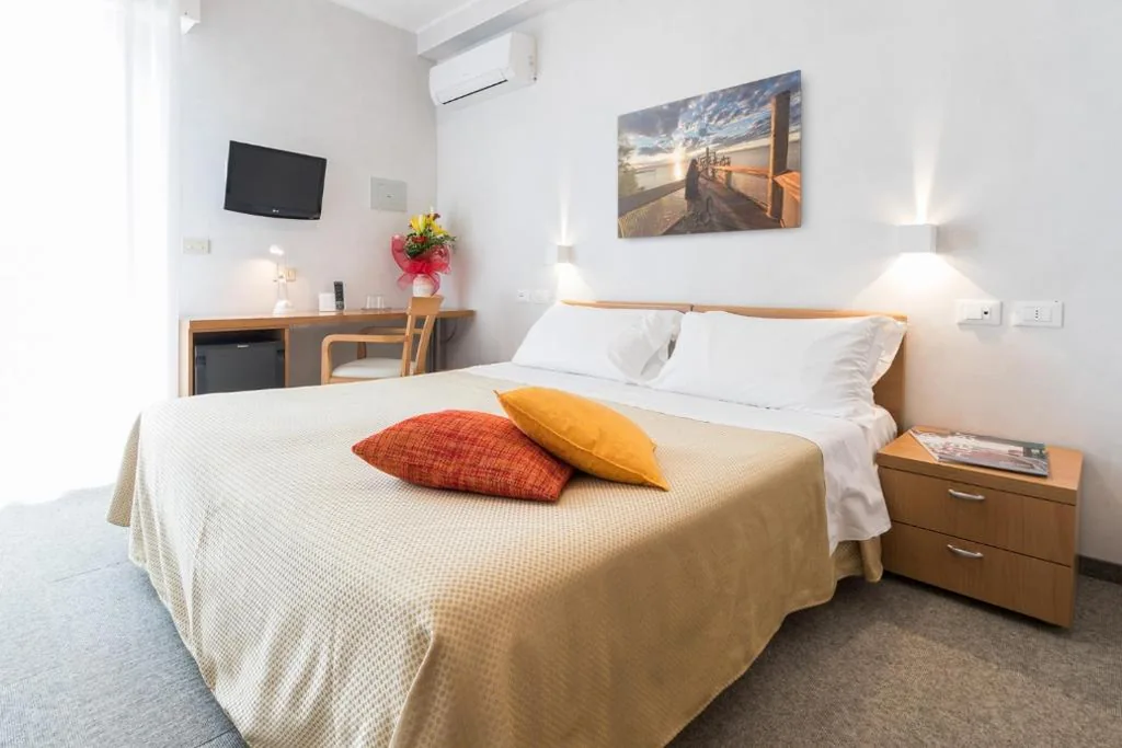 Camera Economy Matrimoniale/Doppia con Letti Singoli — Hotel Al Cigno