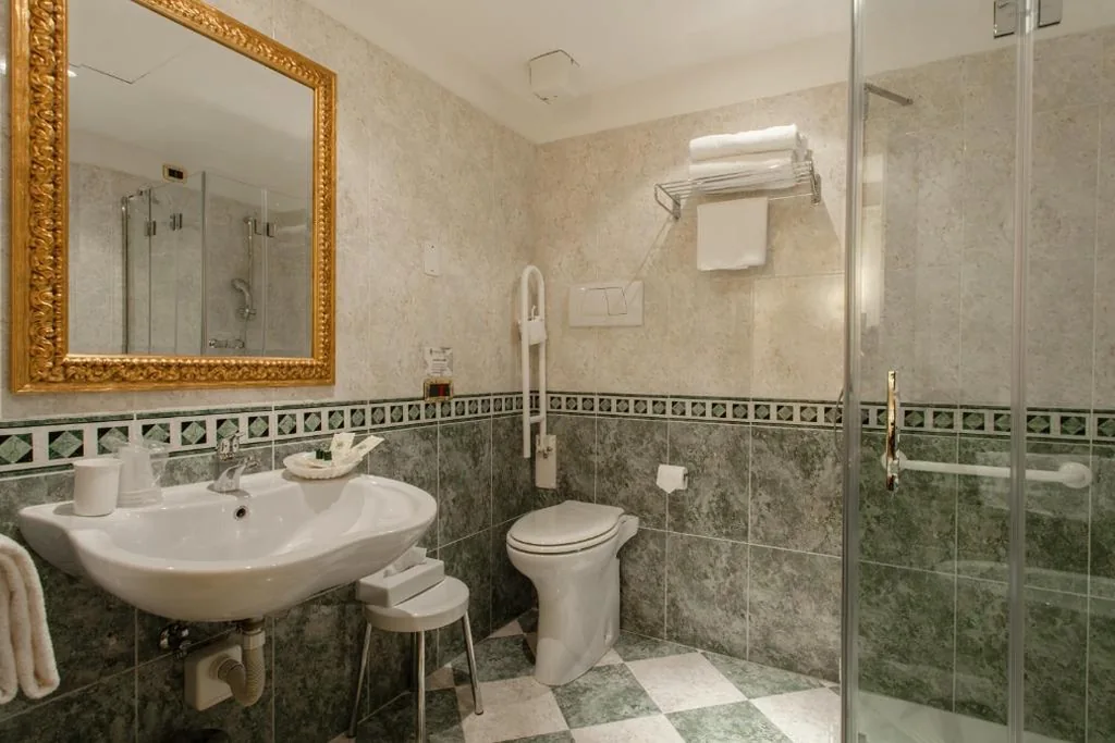 Camera Economy Matrimoniale/Doppia con Letti Singoli — Hotel Al Ponte Mocenigo