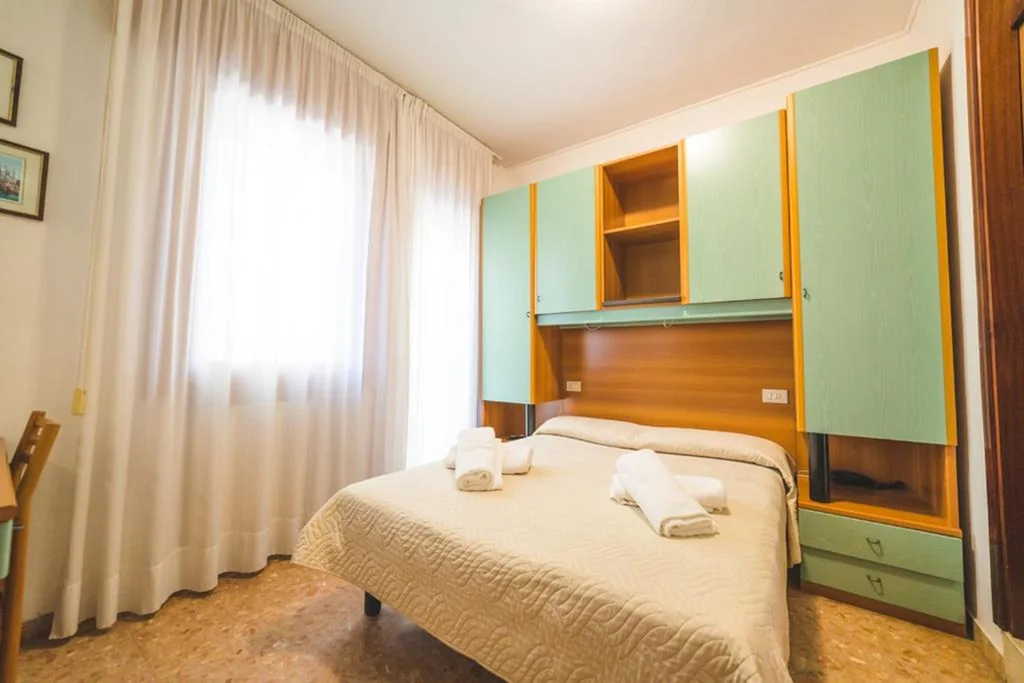 Camera Economy Matrimoniale/Doppia con Letti Singoli — Hotel Grand Prix