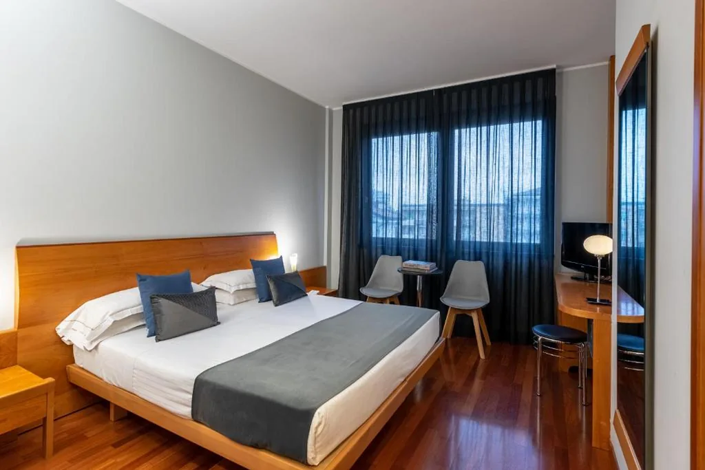 Economy Double or Twin Room — Hotel Leopardi