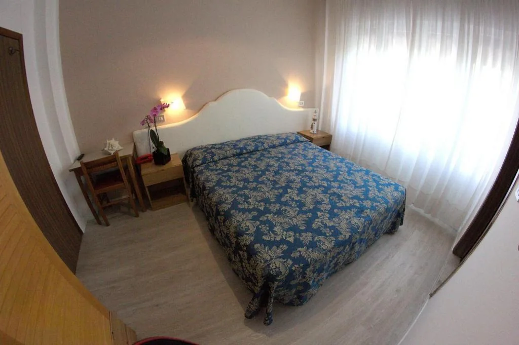 Economy Double or Twin Room — Hotel Moderno