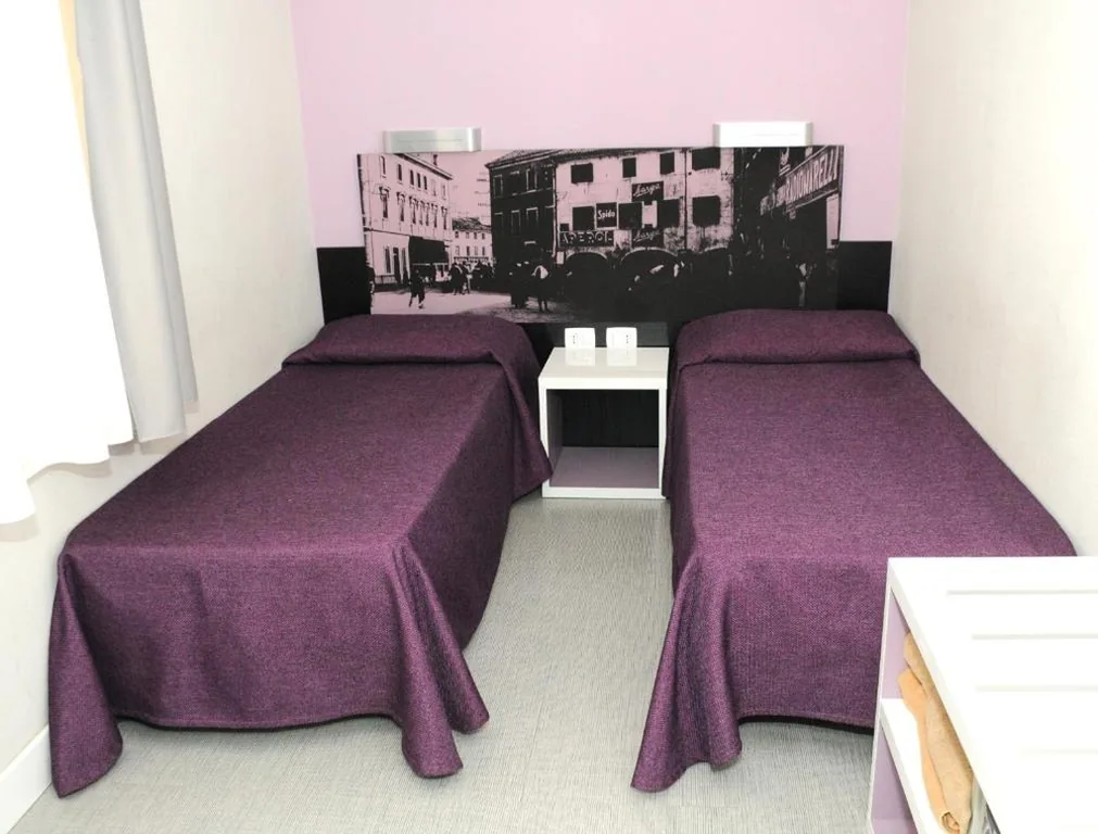 Economy Double or Twin Room — Hotel Mondial