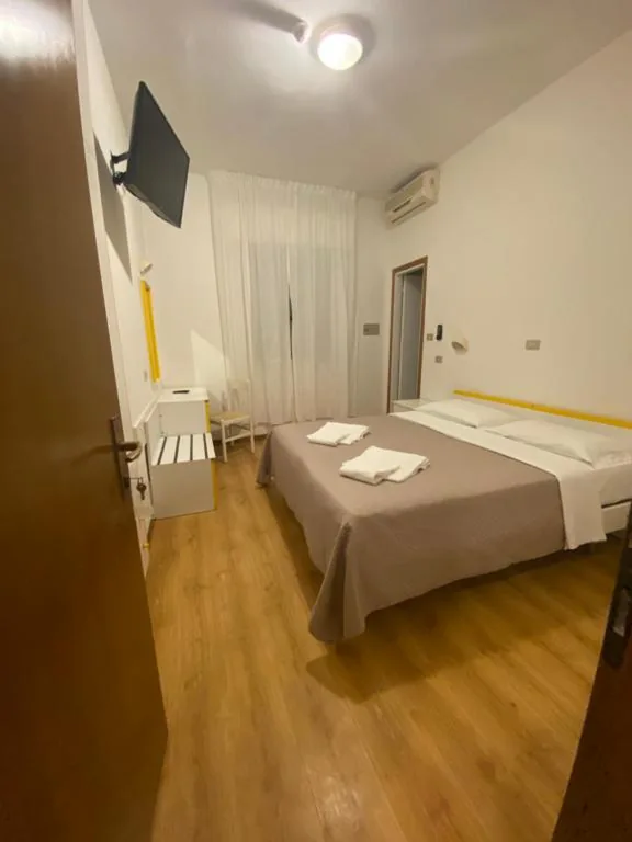 Economy Double or Twin Room — Hotel Neps