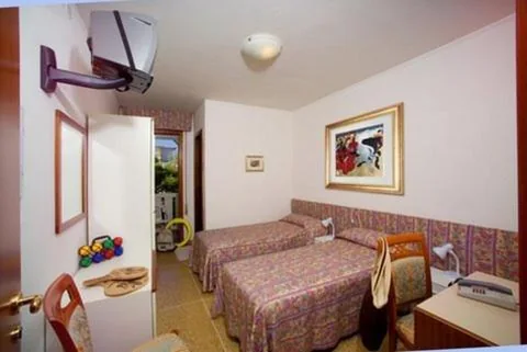 Economy Double or Twin Room — Hotel Nevada