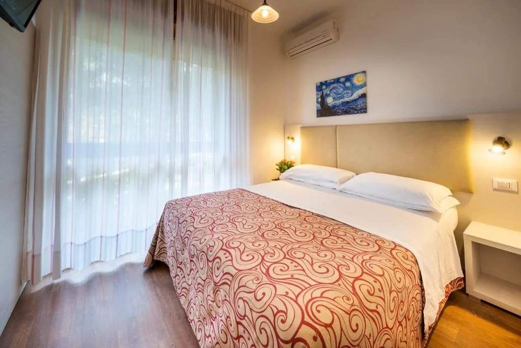 Economy Double or Twin Room — Hotel Niagara