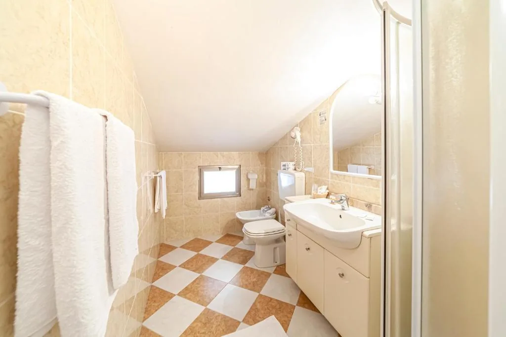 Economy Double or Twin Room — Hotel Villa Luisa