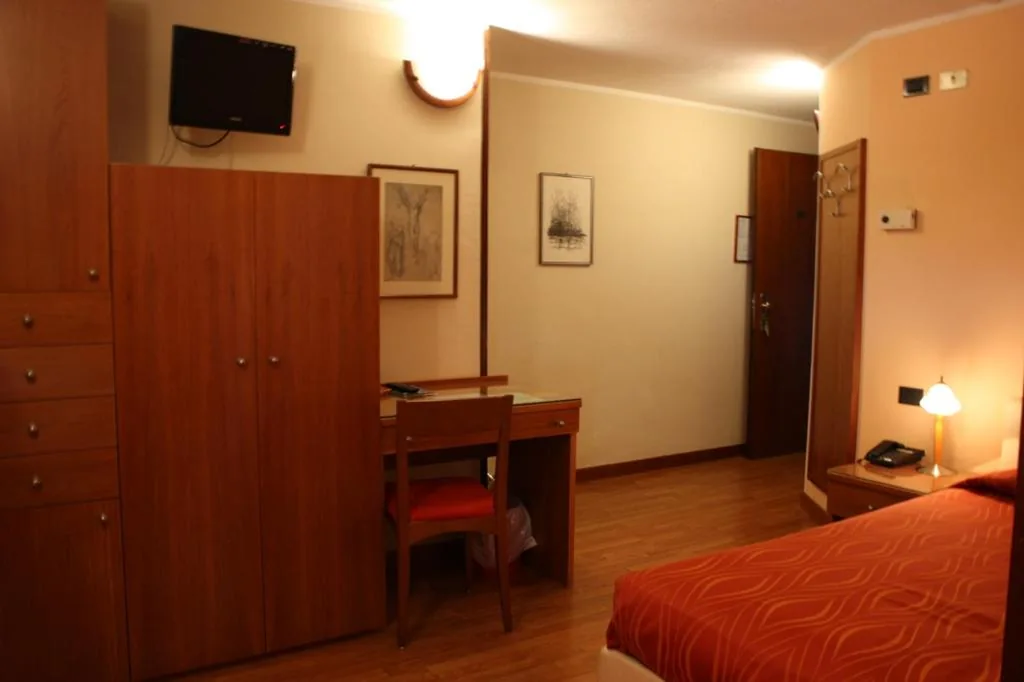 Camera Economy Matrimoniale/Doppia con Letti Singoli - Mansarda — Parc Hotel Casa Mia