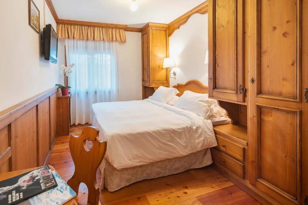 Camera Economy Matrimoniale/Doppia con Letti Singoli — Royal Hotel Cortina