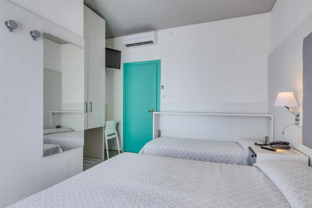 Camera Familiare (2 Adulti + 1 Bambino) — Hotel Austria