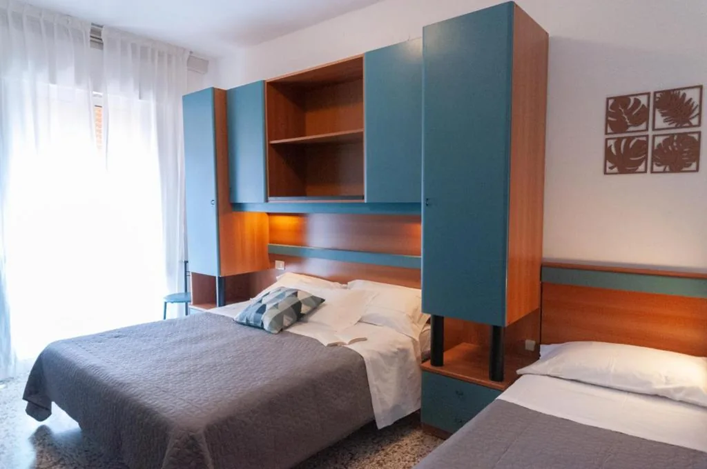 Family Room (2 Adults + 1 Child) — Hotel Crystal