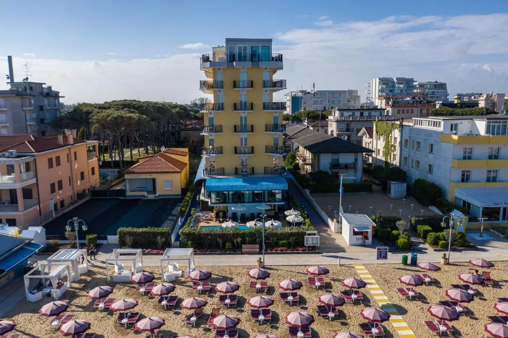 Camera Familiare (2 Adulti + 1 Bambino) — Hotel Mondial
