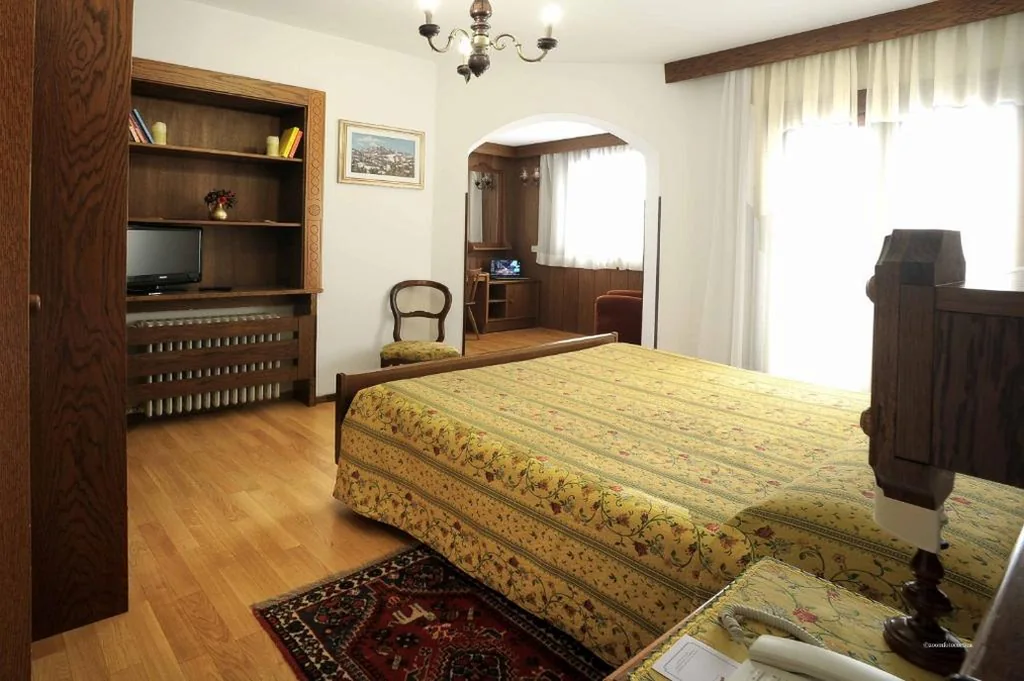 Camera Familiare (2 Adulti + 1 Bambino) — Hotel Principe