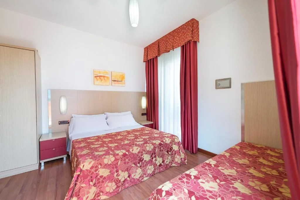Camera Familiare (2 Adulti + 1 Bambino) — Hotel Villa Angelina
