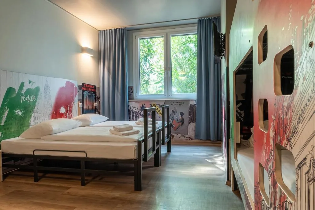 Family Room (2 Adults + 2 Children) — a&o Hostel Venezia Mestre