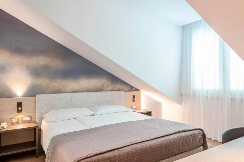 Family Room (2 Adults + 2 Children) — Hotel Caracas
