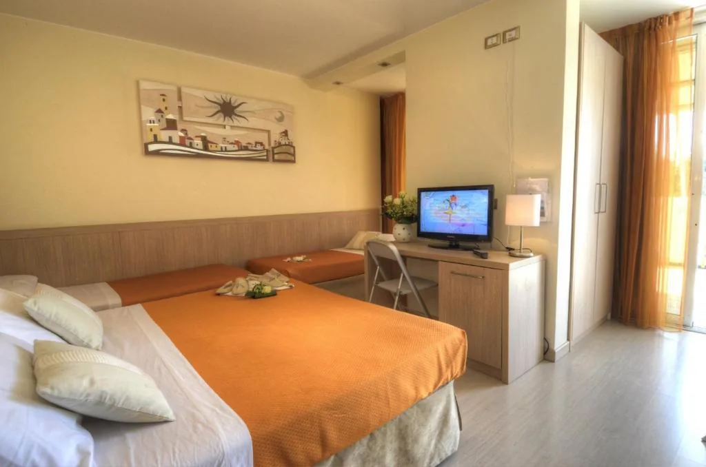 Camera Familiare (2 Adulti + 2 Bambini) — Hotel Colorado