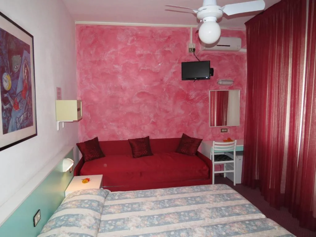 Family Room (2 Adults + 2 Children) — Hotel Fortuna