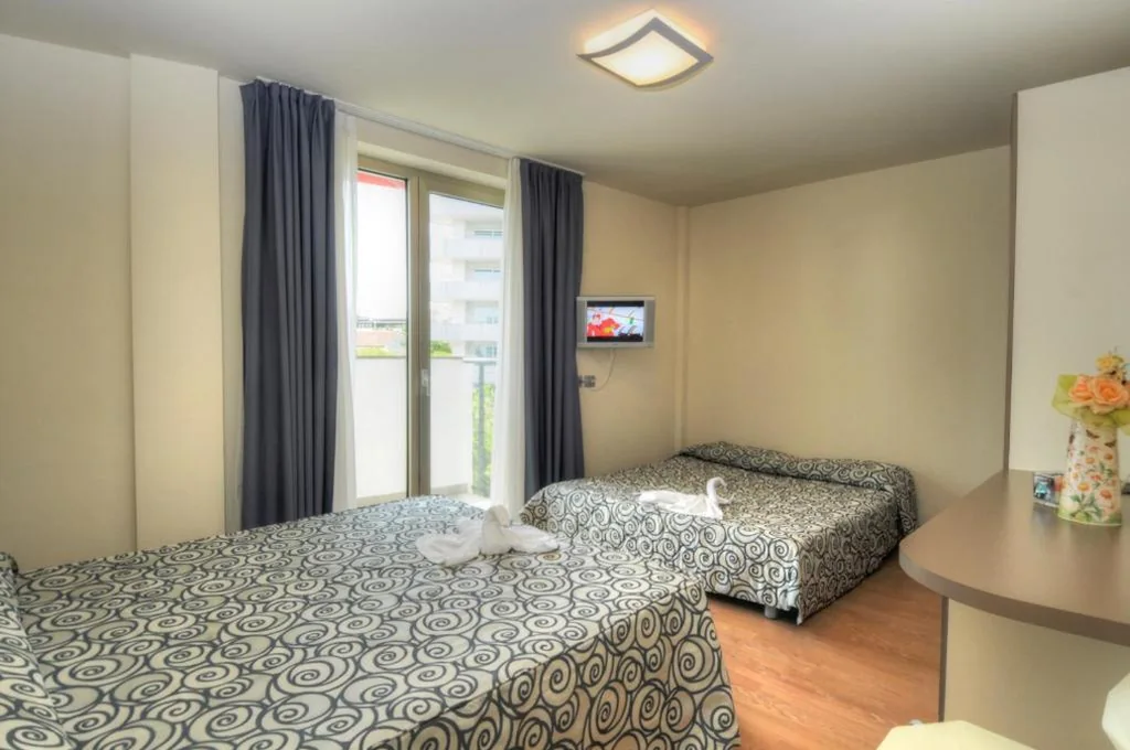 Camera Familiare (2 Adulti + 2 Bambini) — Hotel Pasha