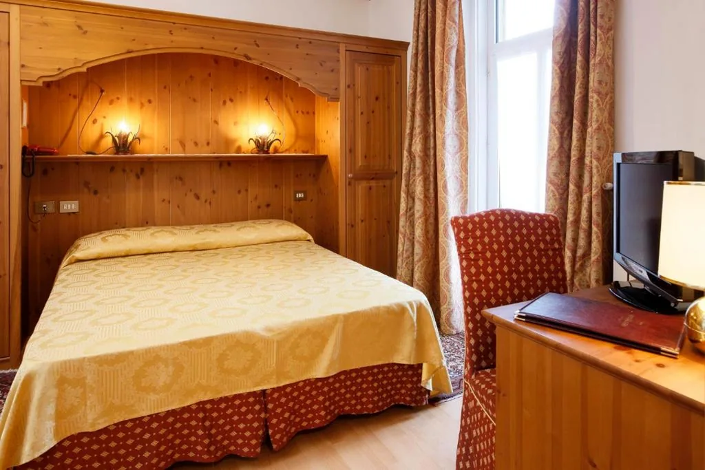 Family Room (2 Adults + 2 Children) — Hotel Regina