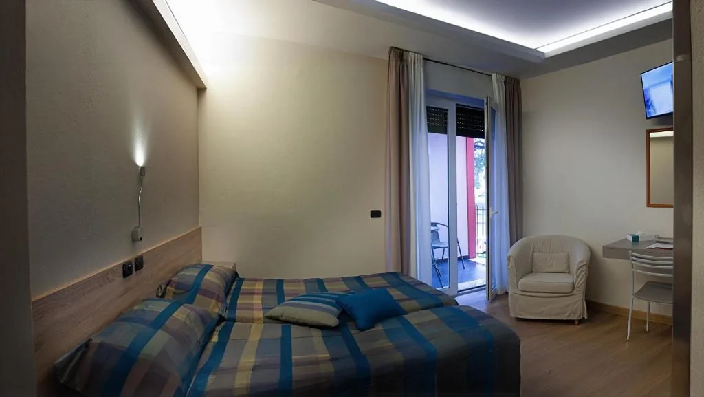 Family Room (2 Adults + 2 Children) — Hotel Savoia