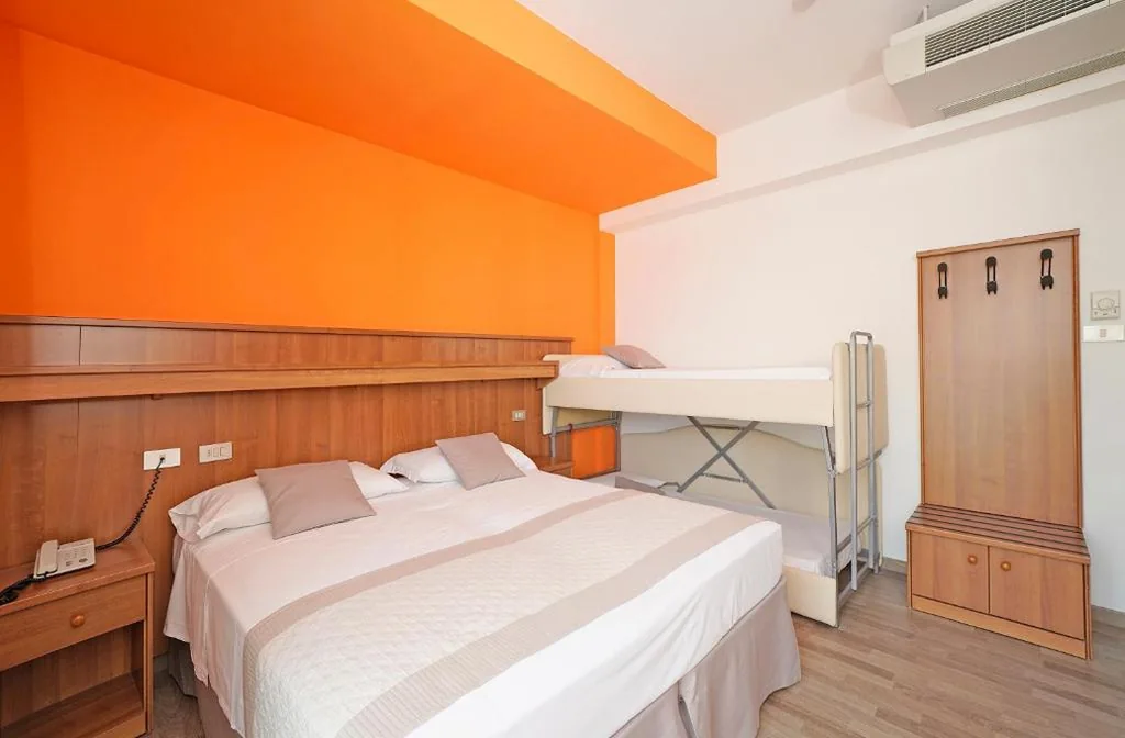 Camera Familiare (2 Adulti + 2 Bambini) — Hotel Strand a frontemare