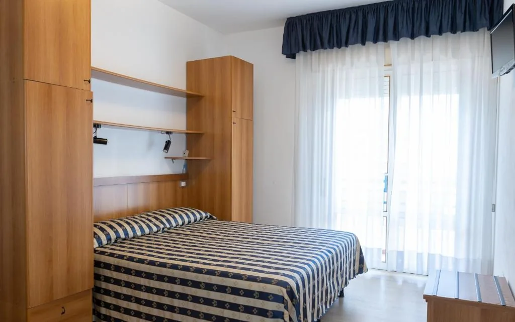 Camera Familiare (2 Adulti + 3 Bambini) — Hotel Arizona