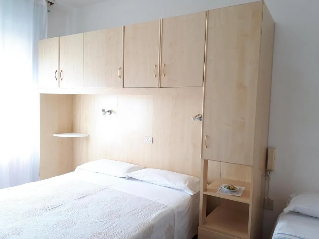 Family Room (5 Adults) — Hotel Villa Dina