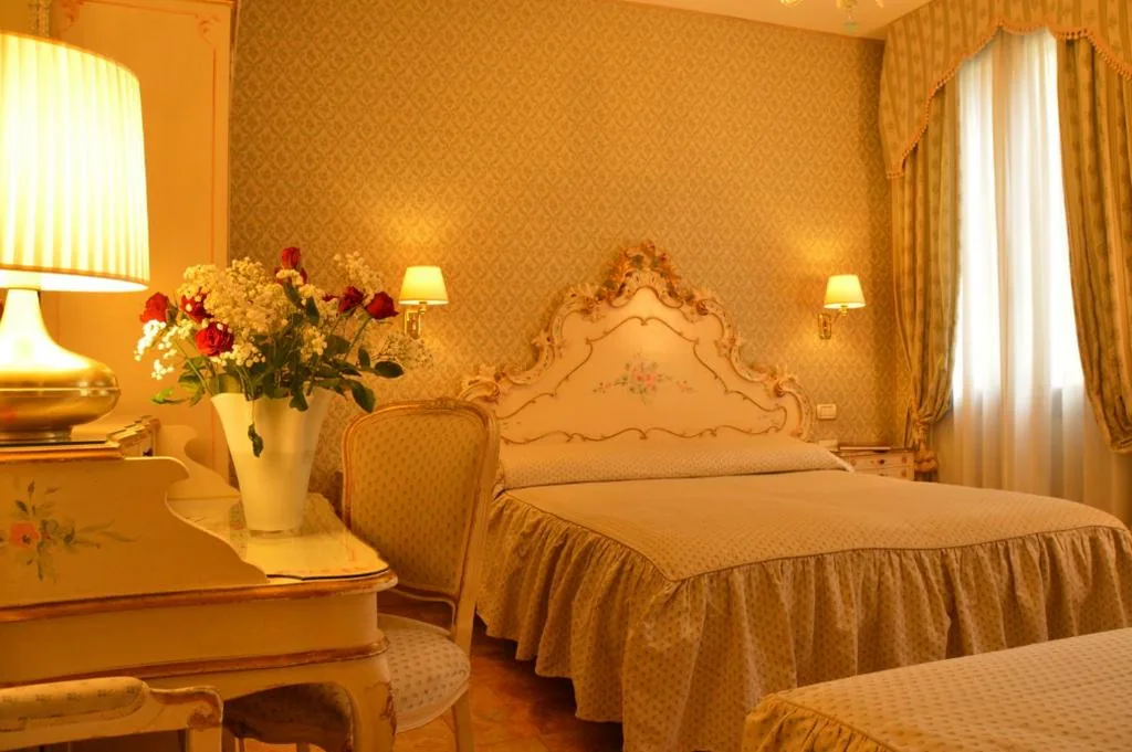 Camera Familiare Classic (3 Adulti) — Hotel Canaletto