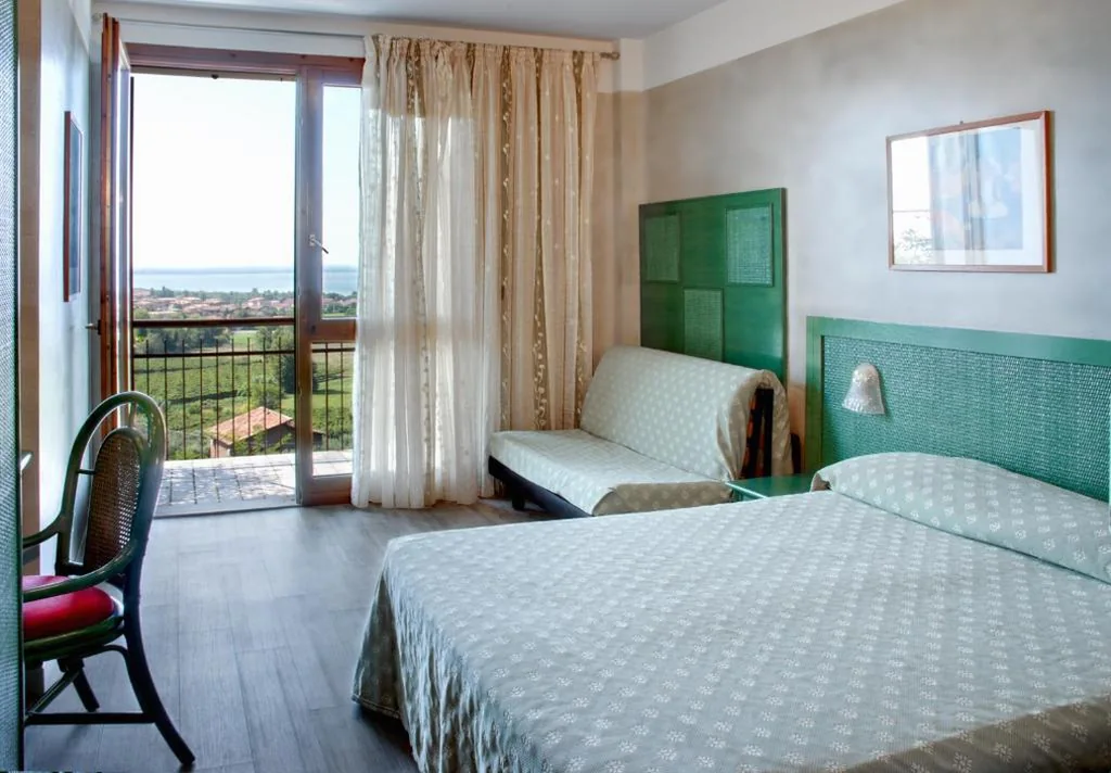 Classic Family Room with Lake View - Annex (Without Breakfast) — Hotel Castello S. Antonio