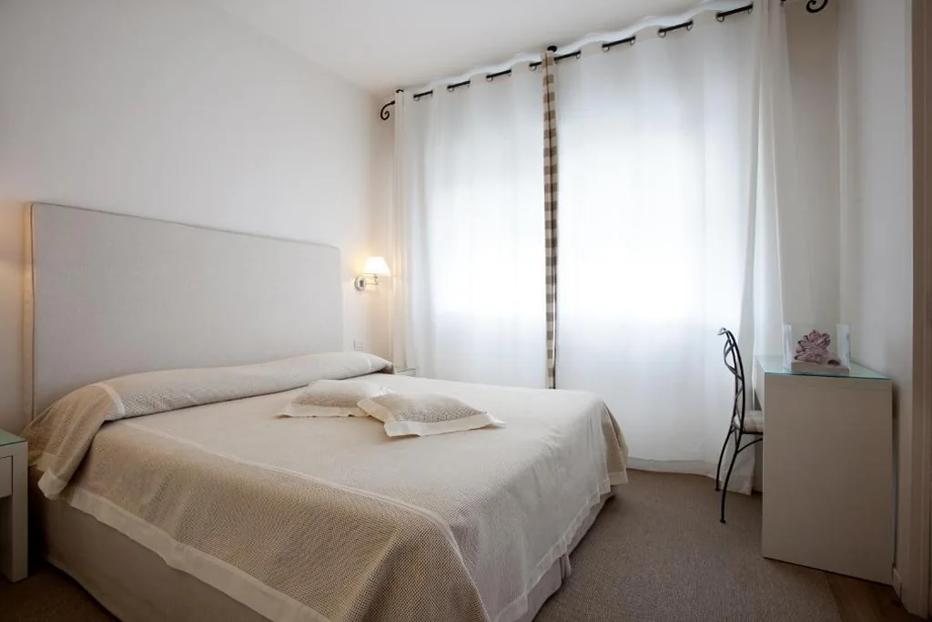 Camera Familiare Comfort con Balcone e Vista Mare Laterale — Hotel Ril