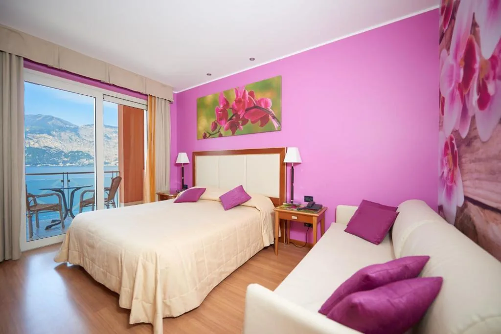 Camera Familiare Comfort con Vista Lago — Belfiore Park Hotel 4Stars Superior “Adults Only”