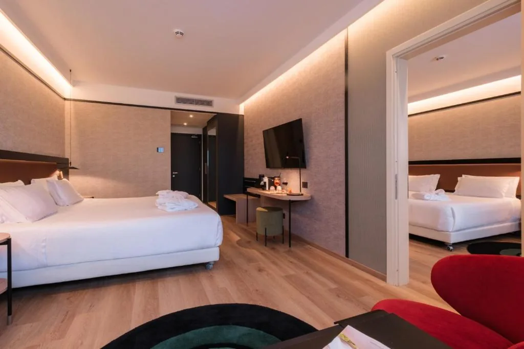 Connecting Family Room with Extra Bed (4 Adults + 1 Child) — Savhotel Mantegna Padova