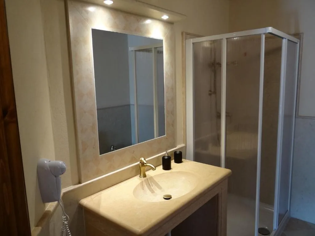 Camera Familiare con Bagno — Le Camere Della Bice