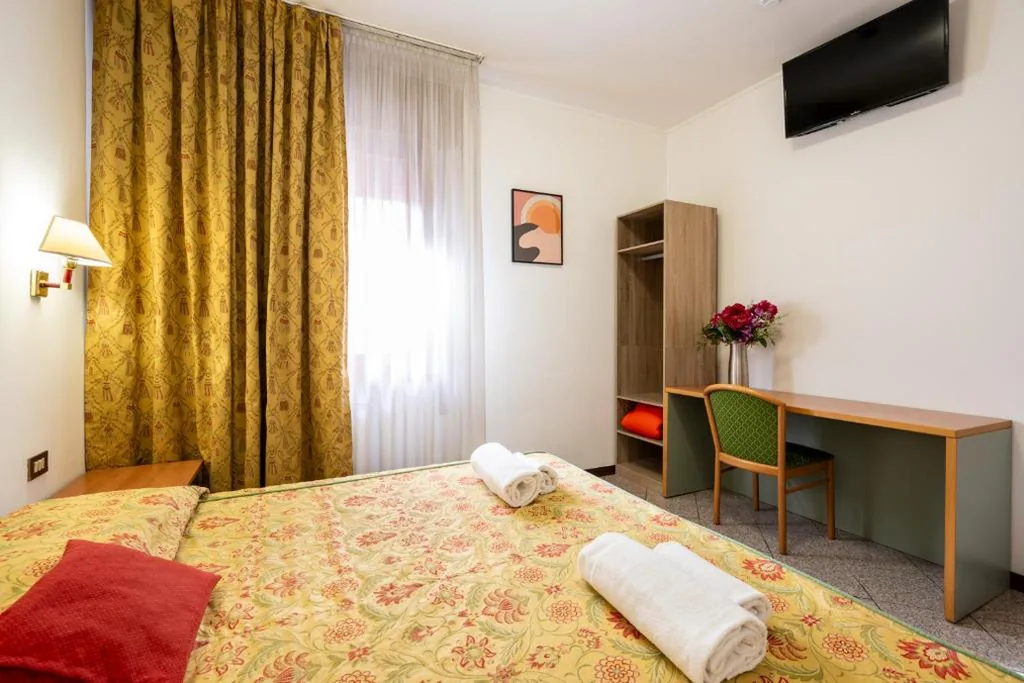 Family Room with Private Bathroom — Camelia Rooms Venice Guesthouse