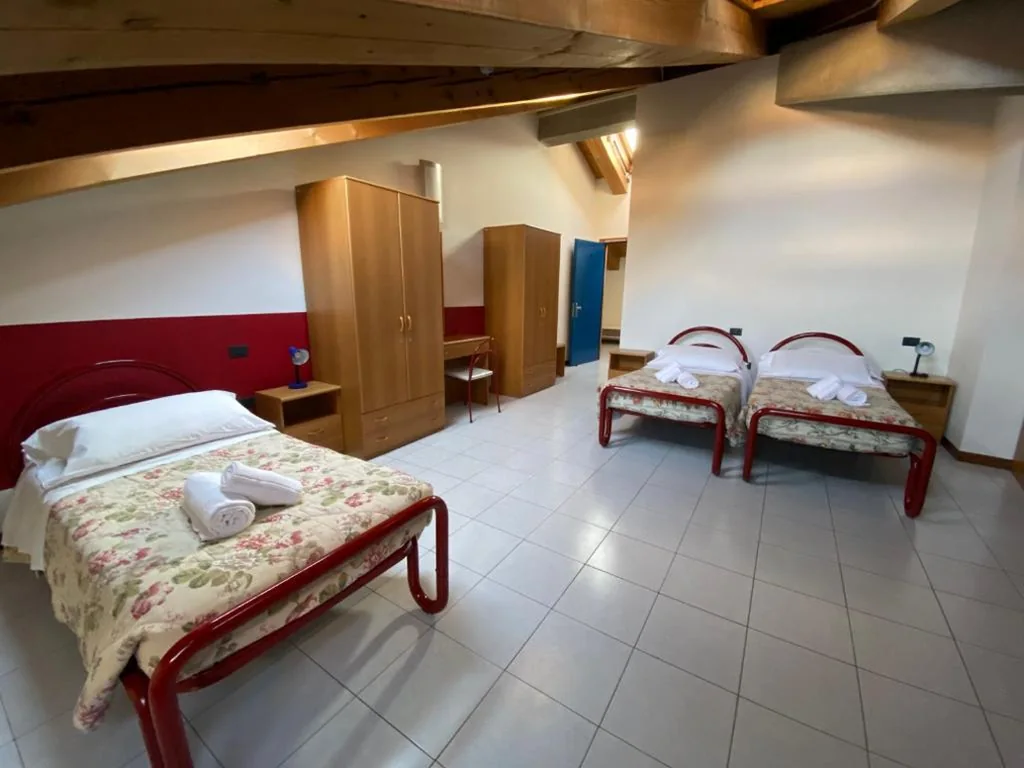 Camera Familiare con Bagno Privato — Casa Santa Caterina e Sant Antonio