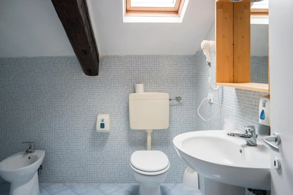Camera Familiare con Bagno Privato — Corte Canal Venice