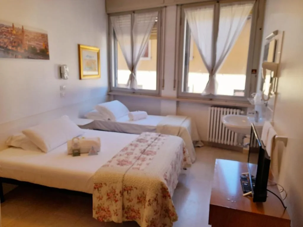Family Room with External Private Bathroom — Albergo Trento