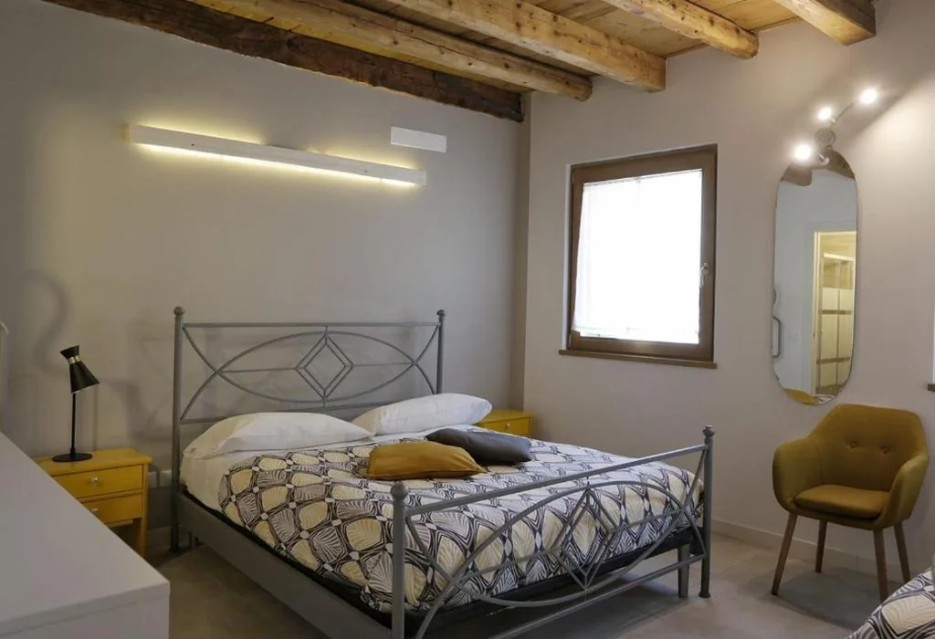 Family Room with Private Bathroom — LA LOGGETTA – locazione turistica