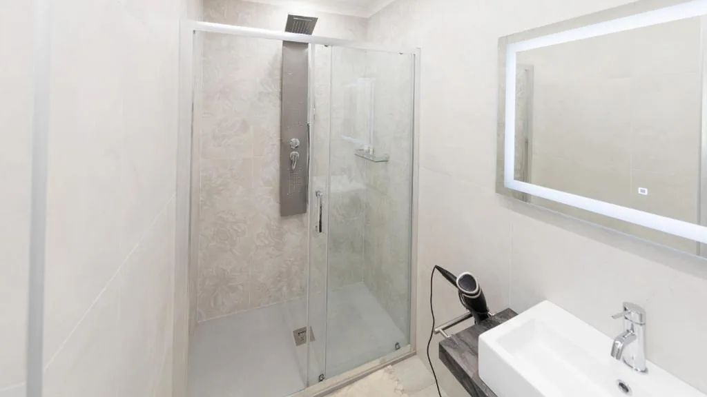 Camera Familiare con Bagno Privato — Locazione turistica AL PORTO