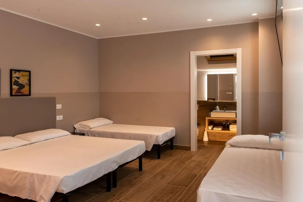 Family Room with Private Bathroom — M14 RESIDENZA BASSANELLO