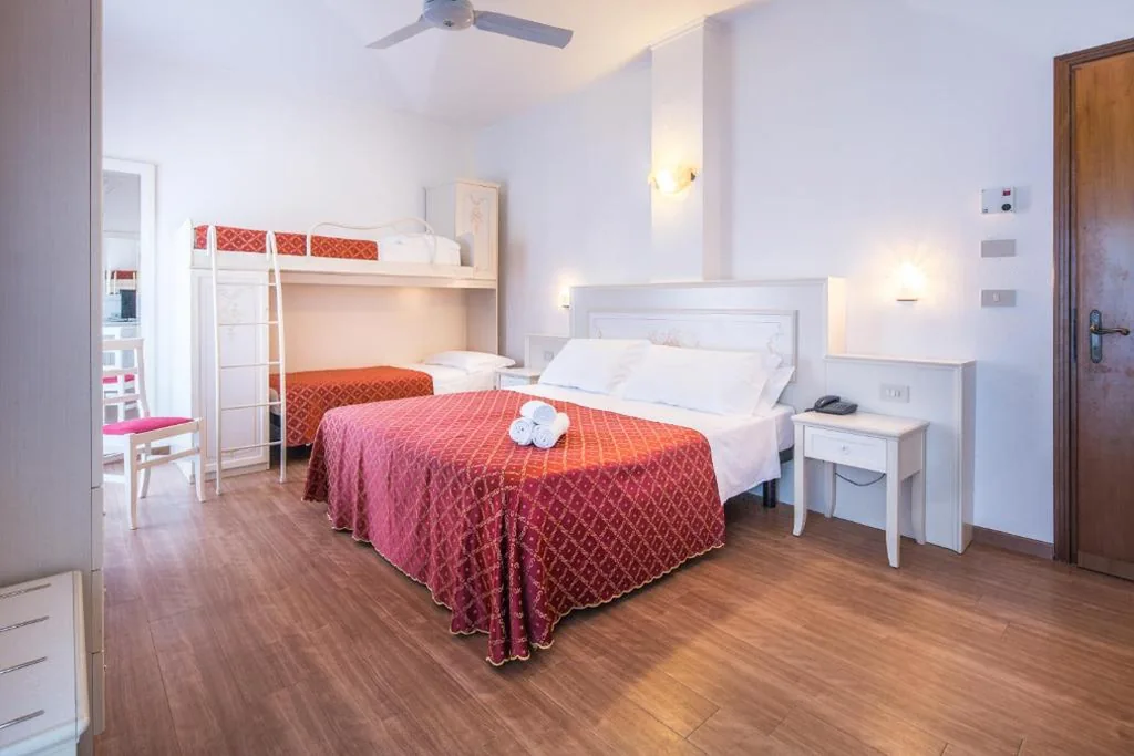 Camera Familiare con Balcone (2 Adulti + 2 Bambini) — Hotel Principe