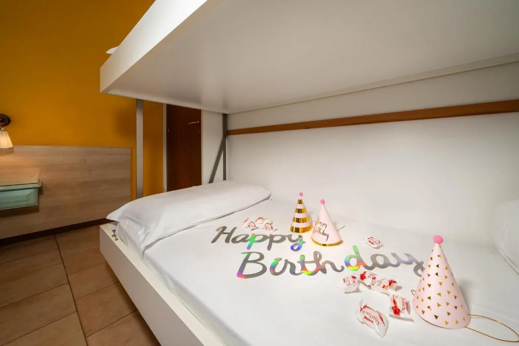 Family Room with Balcony and Lake View — Hotel Silvana Garnì