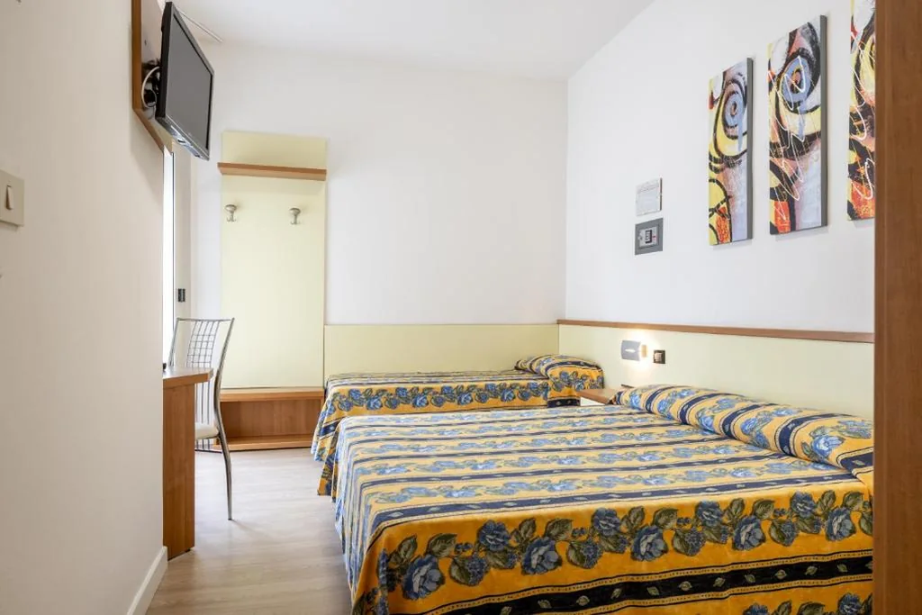 Family Room with Balcony and Side Sea View (2 Adults + 1 Child) — Hotel Continental
